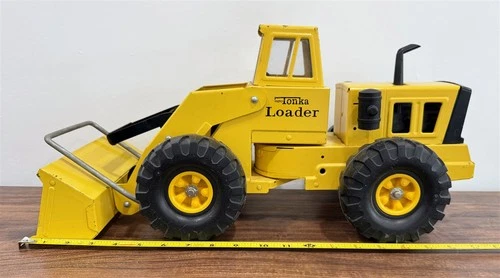 T-12 VINTAGE 60'S/70'S PRESSED STEEL MIGHTY TONKA FRONT LOADER VEHICLE