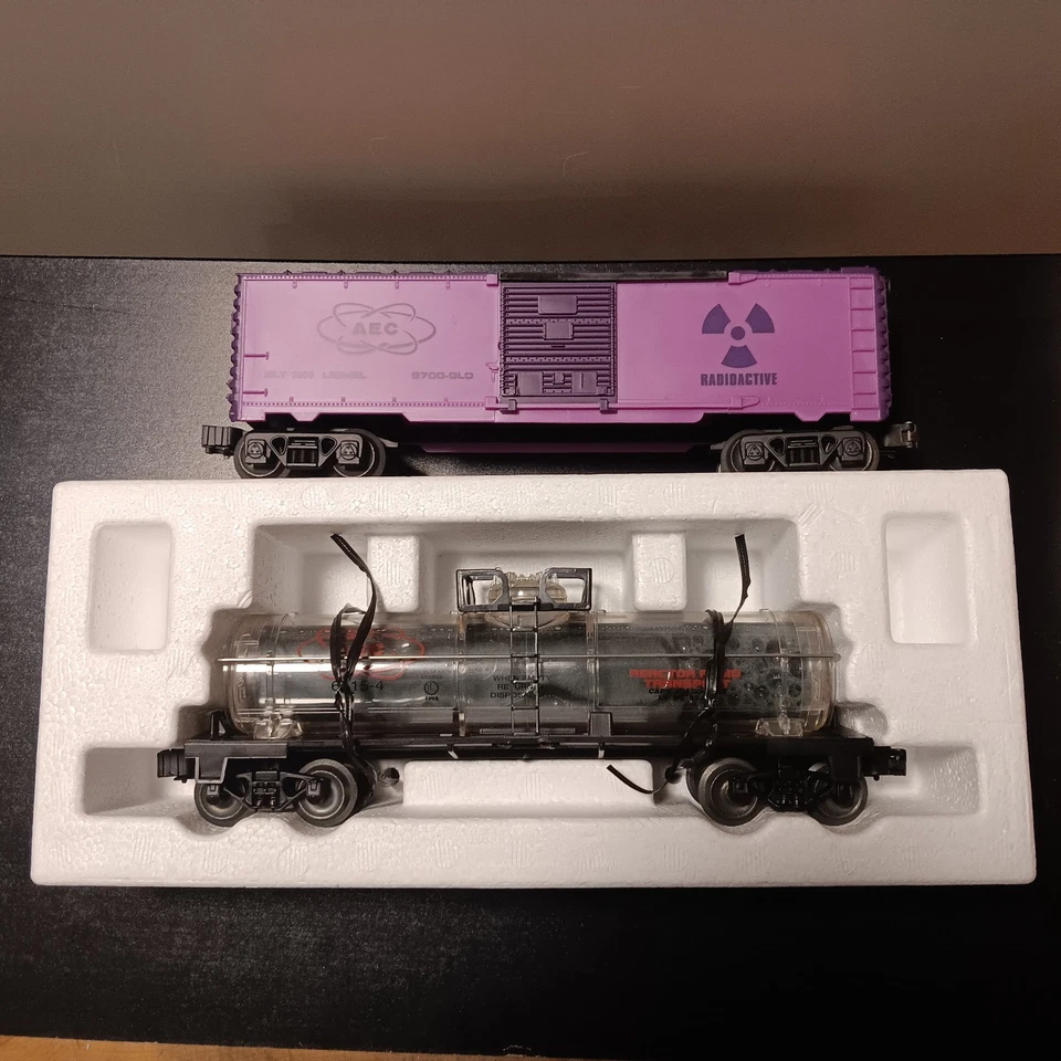 Lionel Tanker Car #6-16260 & Lionel Box Car # 6-26271 - Image 2 of 4