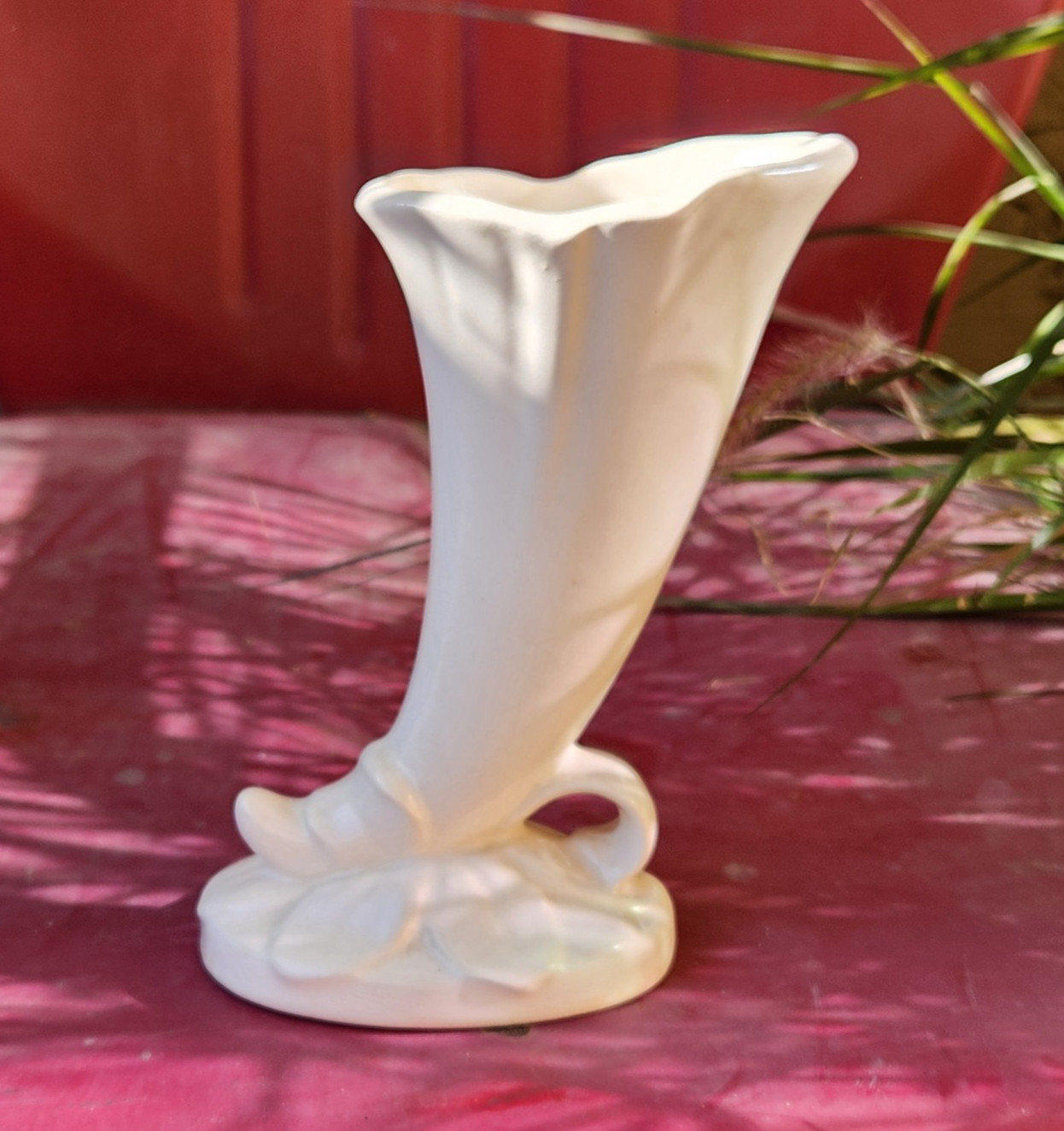 Vintage Ivory Weller Pottery Cornucopia Vase Horn Of Plenty 6.5