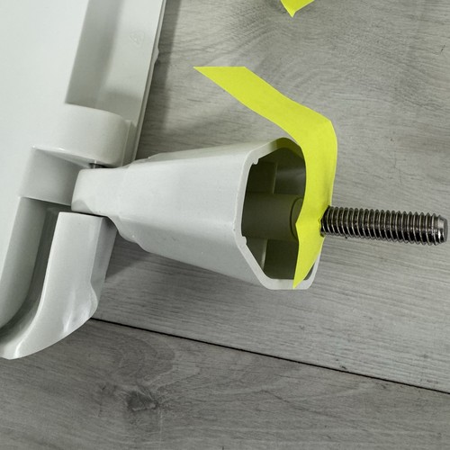 Bemis Steadfast 3" Toilettensitzerhöhung mit offenen vorderen Scharnieren, die sich nie lösen - Bild 11 von 15