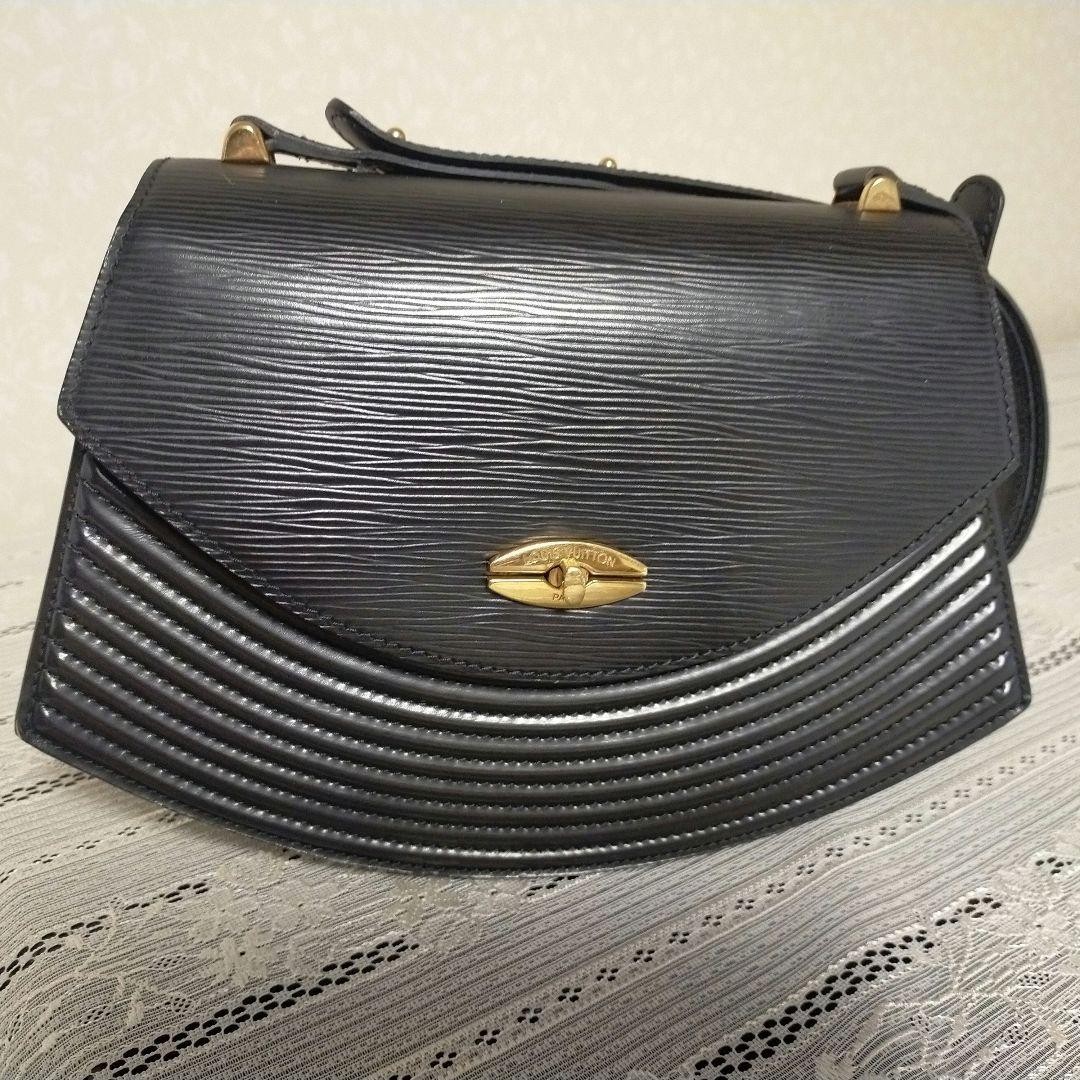 Louis Vuitton Tilsitt Vintage Leather Shoulder Bag Crossbody Purse Designer Handbag