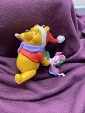 HALLMARK KEEPSAKE CHRISTMAS ORNAMENT WINNIE THE POOH CHOOSES THE TREE PIGLET
