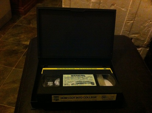 How I got into college VHS ex-rental video tape Lara Flynn Boyle Finn Carter HTF - Picture 3 of 3