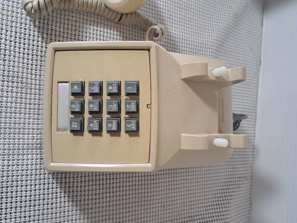 Vintage Cortelco 250044-VBA-20M Single Line Corded Phone, Untestes - Image 4 of 4