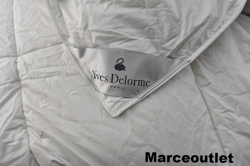 Yves Delorme Luxury Down All Season European Goose Down Comforter FULL