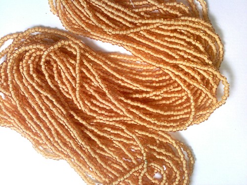 Vtg 1 HANK WHITE LINED TOPAZ GLASS SEED BEADS 11/0 #032710o - 第 2/3 張圖片