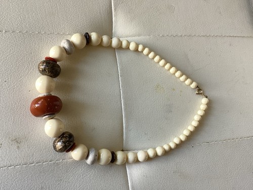 Round Wood Look Plastic Beaded Necklace Vintage 18” Cream Faux Stones - Picture 4 of 6