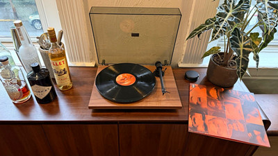 Beautiful Pro-Ject T1 Turntable with BRAND NEW Ortifon OM20 Stylus
