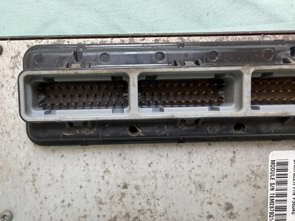 Dodge Ram 1999 5,9 L V8 A/T control del motor ECU módulo ECM P56040150AA Foto 2 de 4