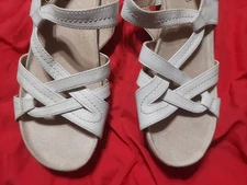 Baretraps Women's Jordyn White Adjustable Strap Sandals Size 8M 