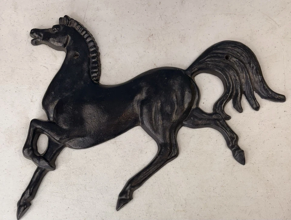 Par de decoraciones colgantes de pared de caballo de hierro fundido negro para interiores/exteriores Foto 3 de 4