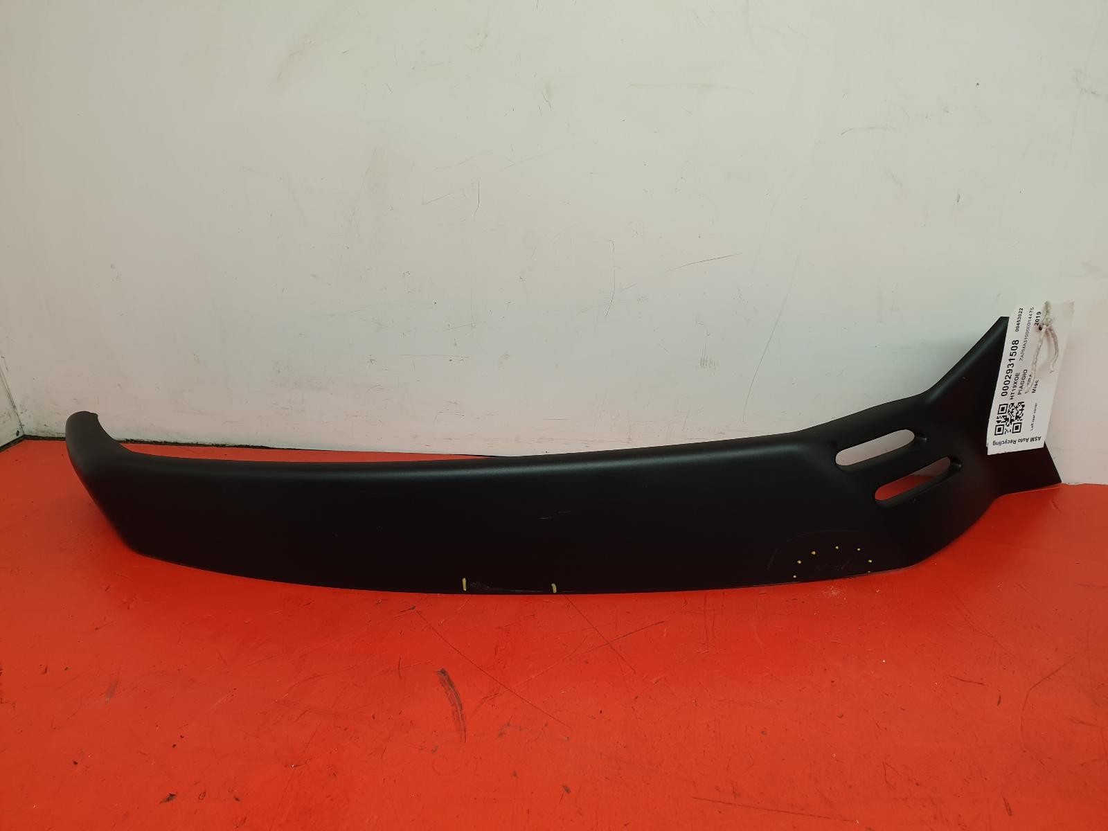 2019 PIAGGIO VESPA 125 LEFT REAR COVER / FAIRING