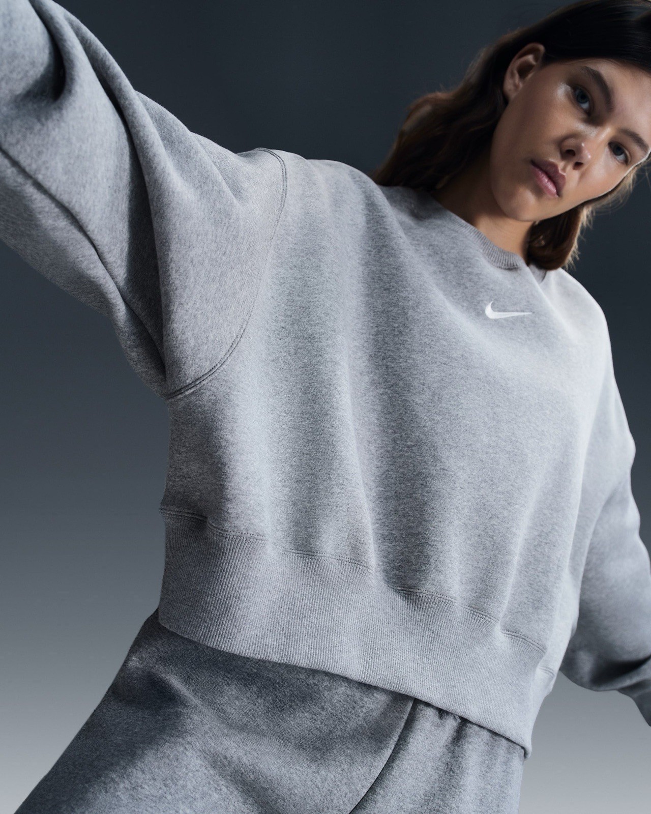 Nike Gray Pullover Crew Neck Crop SweatShirt Womens Size Medium Grey