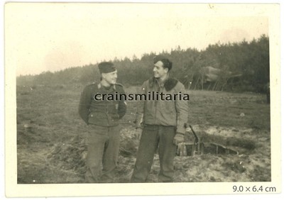 Orig. Foto Piloten mit getarntes Flugzeug an Flugplatz ALTENGRABOW 1944