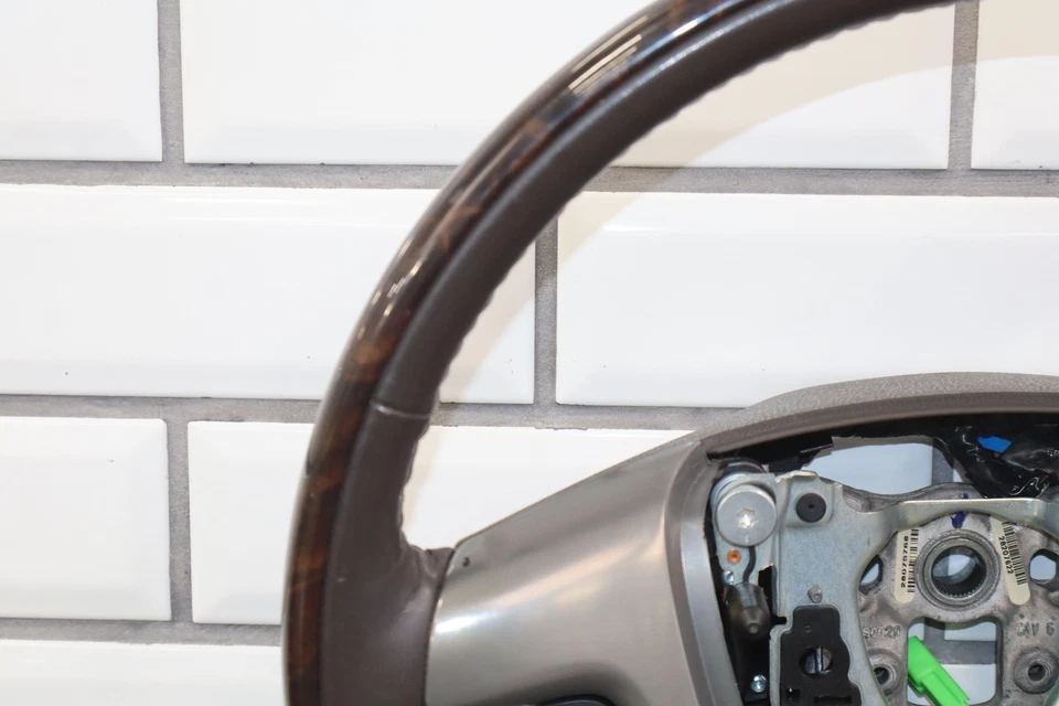 09-10 GMC Yukon Denali cuero cacao volante térmico grano madera 81 k Foto 4 de 4