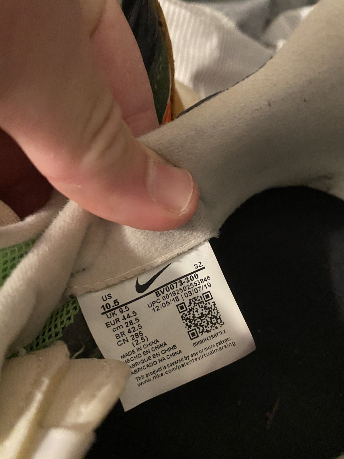 nike sacai tag