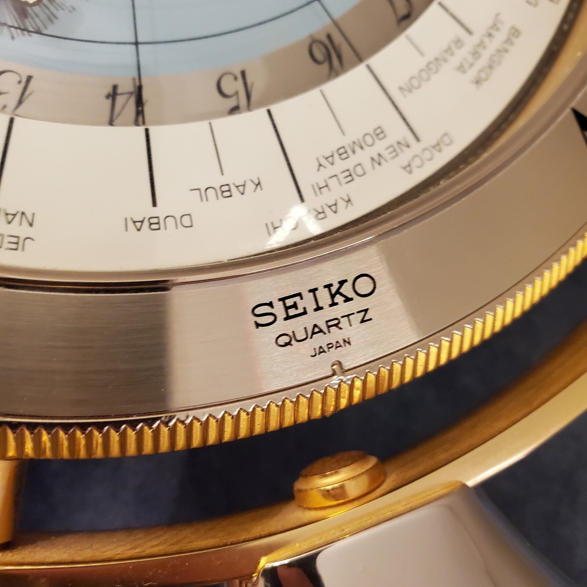 VINTAGE SEIKO ROTATIONAL WORLD GLOBE GOLD TONE QUARTZ CLOCK