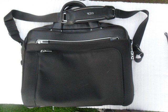 Tumi Arrive Sawyer Brief 2025 | 452f.com