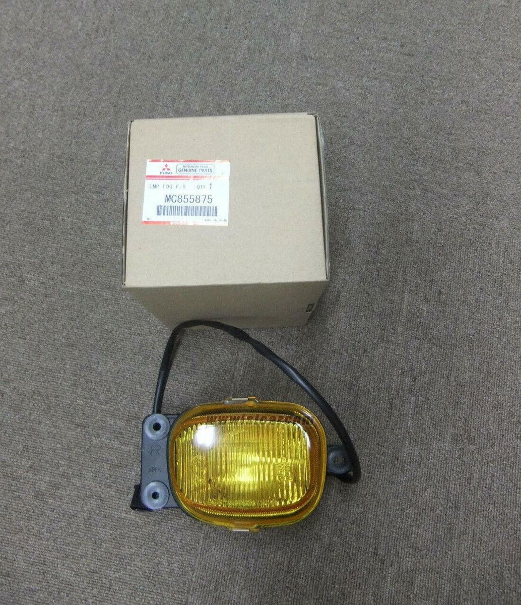 MITSUBISHI FUSO FIGHTER TRUCK FK615E RH FOG LAMP MC855875