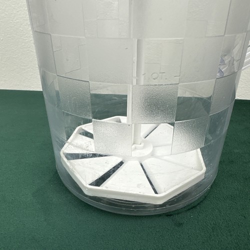Pampered Chef Quick Stir 2 Quart Clear Pitcher Checker Board Pattern White Lid - Picture 5 of 16