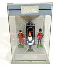 W Britains Collection The London Scene 3 Hand Painted Soldiers in Case - 1989