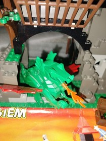 LEGO Castle: Dark Dragon's Den (6076) With Instruction Manual.