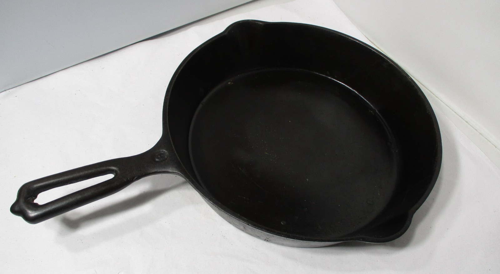 Vintage Original Indian Head Logo 8" WAPAK Cast Iron Skillet