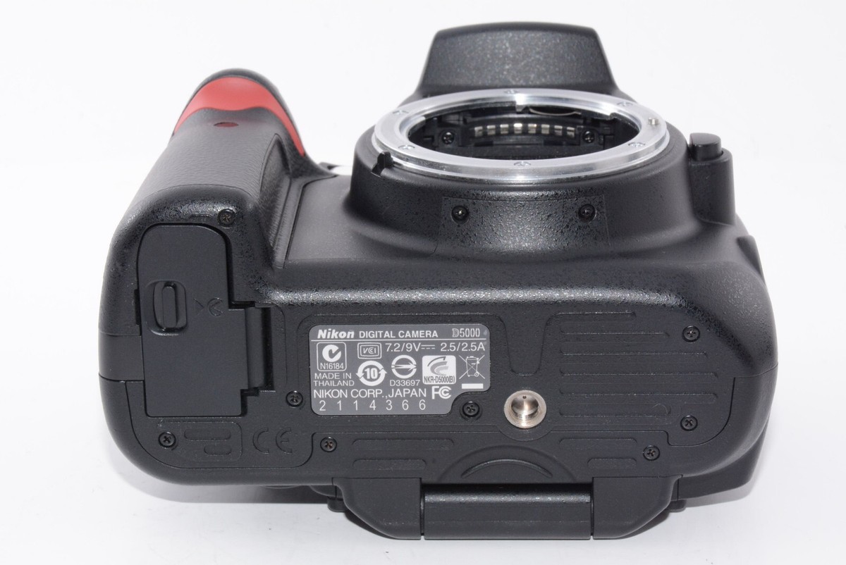 Nikonカメラ　d5000 pr_nikon_d5000_f.jpg