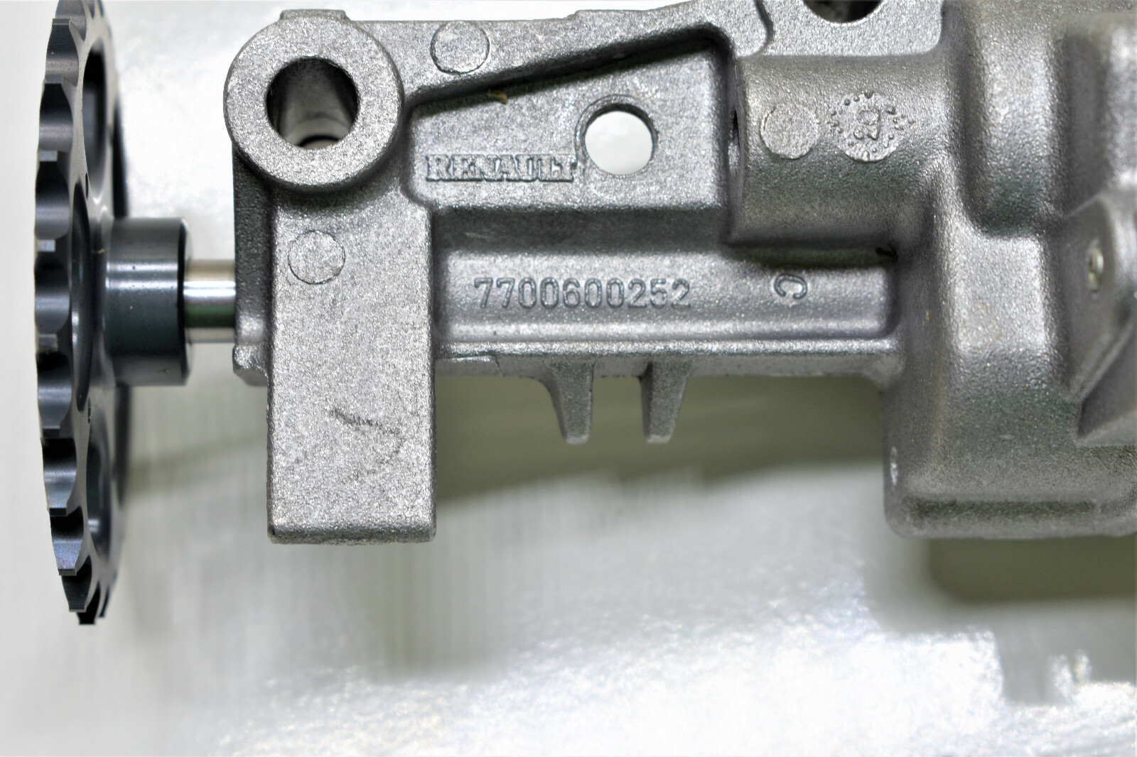 Genuine Renault F4r CLIO MEGANE Oil Pump 150100565R for sale  