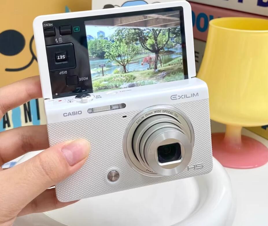 CASIO EXILIM EX-ZR70 Silver 16.1MP 4x Digital Zoom 95% NEW English
