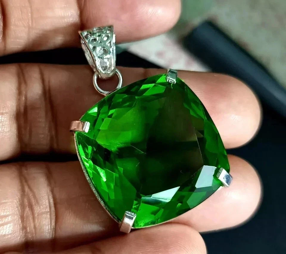 Colgante de piedras preciosas certificadas de plata de ley 925 corte cojín topacio verde 57 quilates Foto 3 de 4
