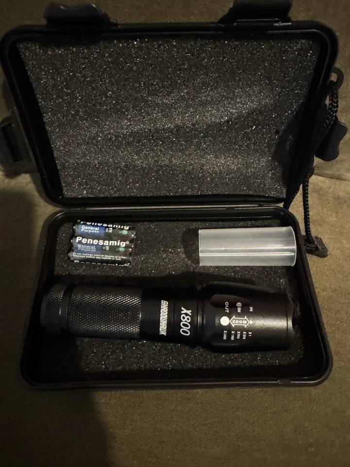 ShadowHawk X800 Tactical Flashlight Kit Zoomable LED Rechargeable Torch w/ Case - Image 3 of 4