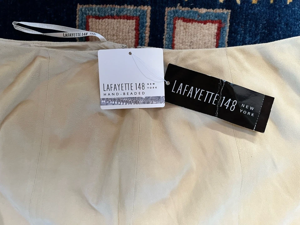 FALDA MIDI LAFAYETTE 148 NY NUEVA CON ETIQUETAS $898 GAMUZA TOSTADA TALLA 6 Tachuelas Corte Láser Cuentas a Mano Foto 3 de 4