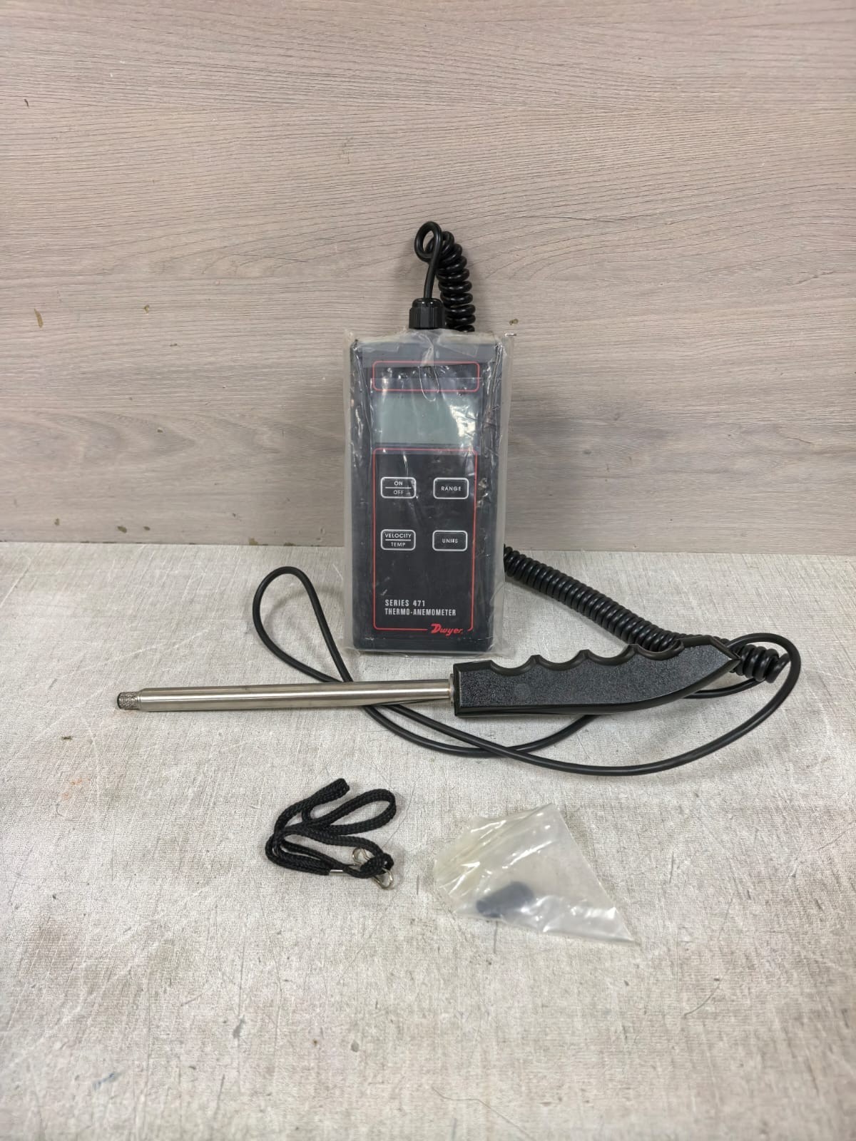 Dwyer SERIES 471 DWYER SERIES 471 THERMO-ANEMOMETER 2