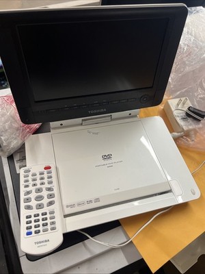 Toshiba SDP93S Player (9'') Portable DVD GREAT CONDITION!!