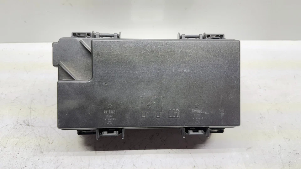 Dodge Caravan Town & Country 2015-19 módulo TIPM caja de fusibles 68105507AC OEM Foto 2 de 4