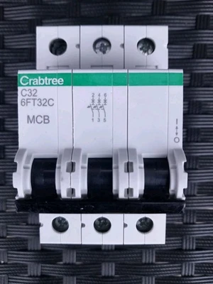 CRABTREE LOADSTAR 6FT32C 32 AMP TRIPLE POLE TYPE C MCB.