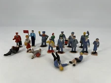HO Scale Painted Standing Figures Lot of 18 People Workers Commuters Various