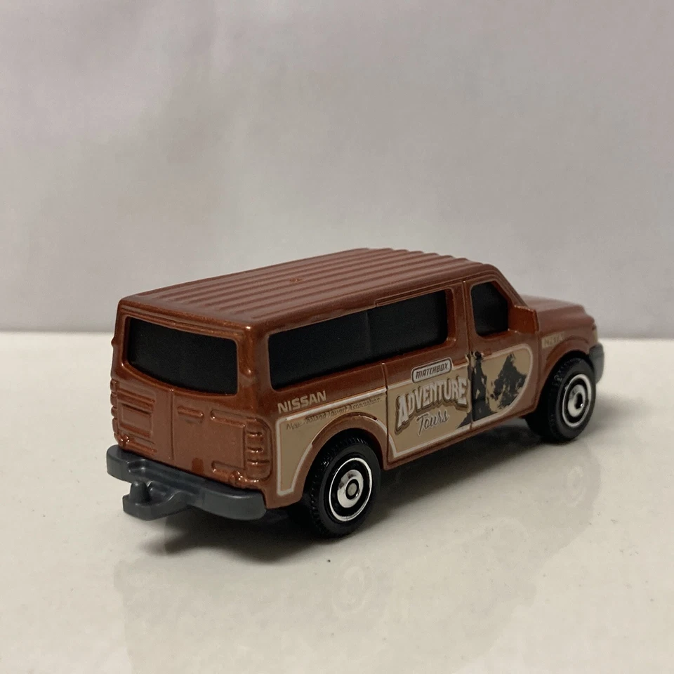 Nissan NV 2014 14 Van Tours coleccionable escala 1/64 diecast modelo diorama Foto 2 de 4