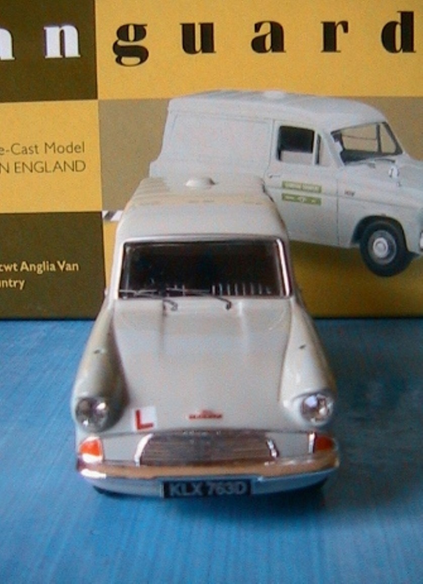 レア物Vanguards 1/43 FORD ANGLIA VAN A67 1:43 VANGUARDS VA00413 FORD ANGLIA VAN RAC SET RADIO