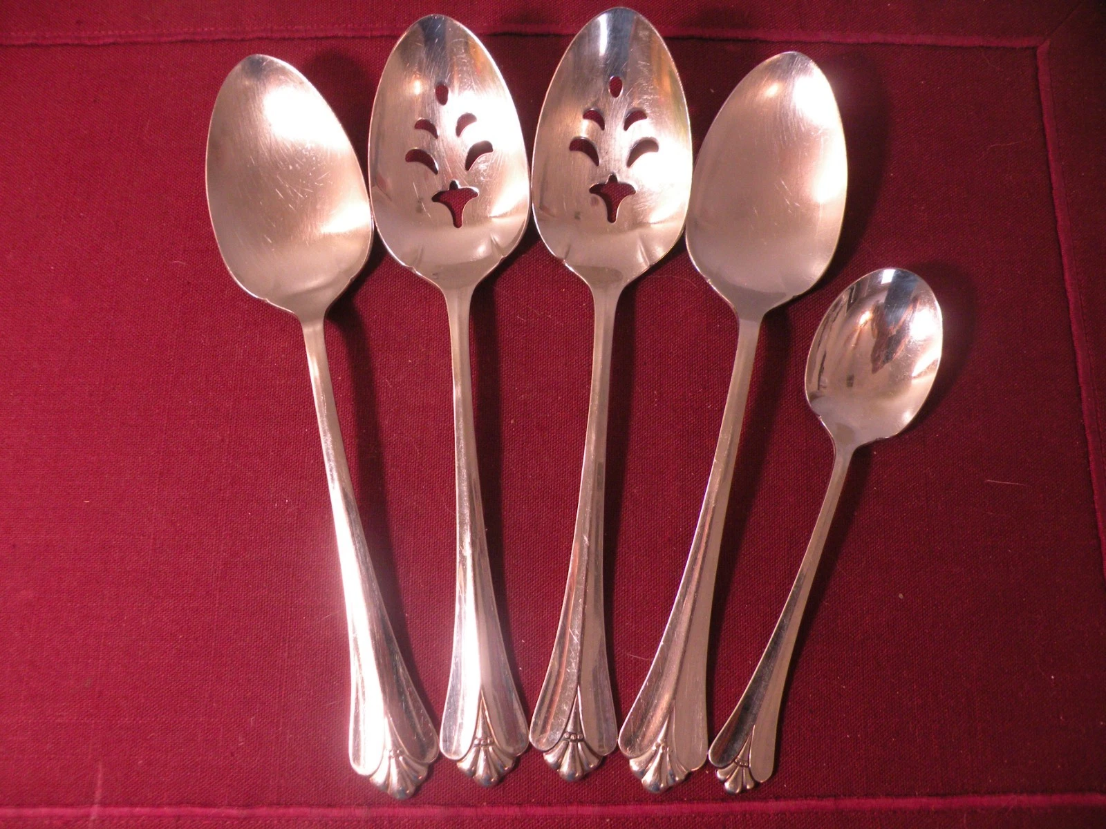 ONEIDA ROYAL FLUTE STAINLESS SERVING/HOSTESS Set 2 Solid Pierced Spoons 1 Sugar
