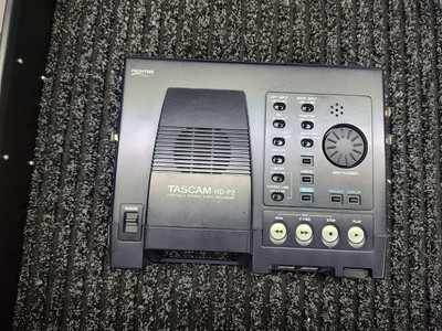 Tascam HD-P2 Portable Stereo Audio Digital Recorder  und 16 GB Compact Flash