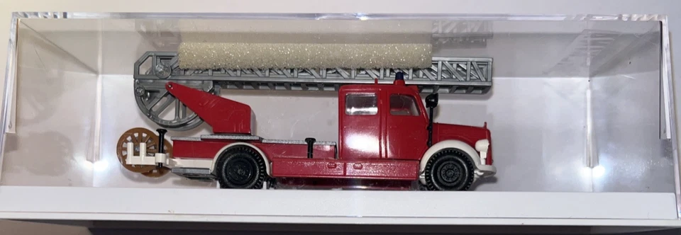 Camión de bomberos Brekina 4031 calibre HO/OO MB con escalera vehículo escala 1:87 nuevo en paquete nuevo en caja Foto 3 de 4