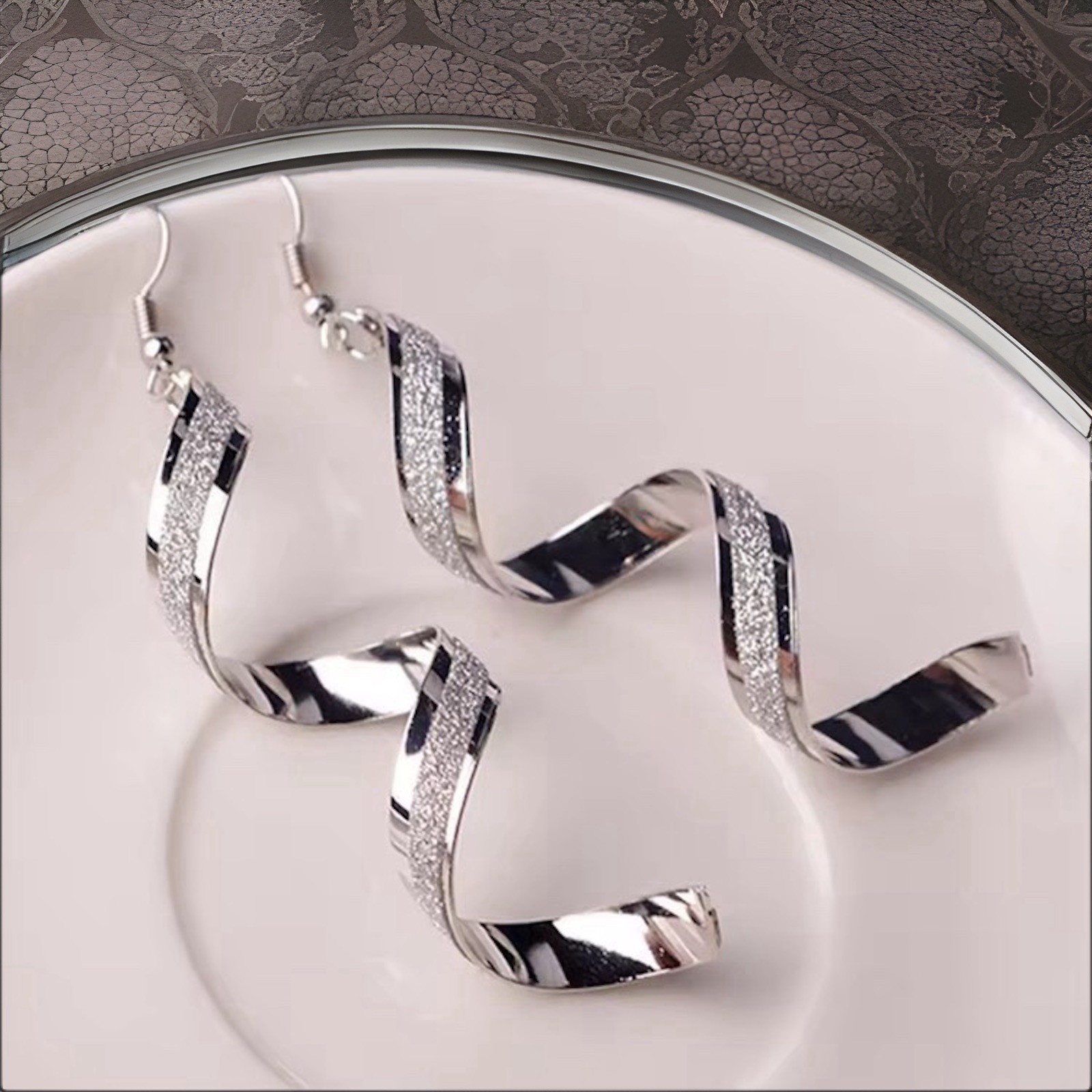 Pendientes Colgantes en Espiral Plateados