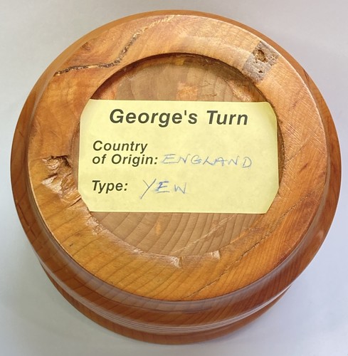Yew Wood Trinket Box Bowl Hand Turned Lidded Diameter 11 cm England - Picture 9 of 9