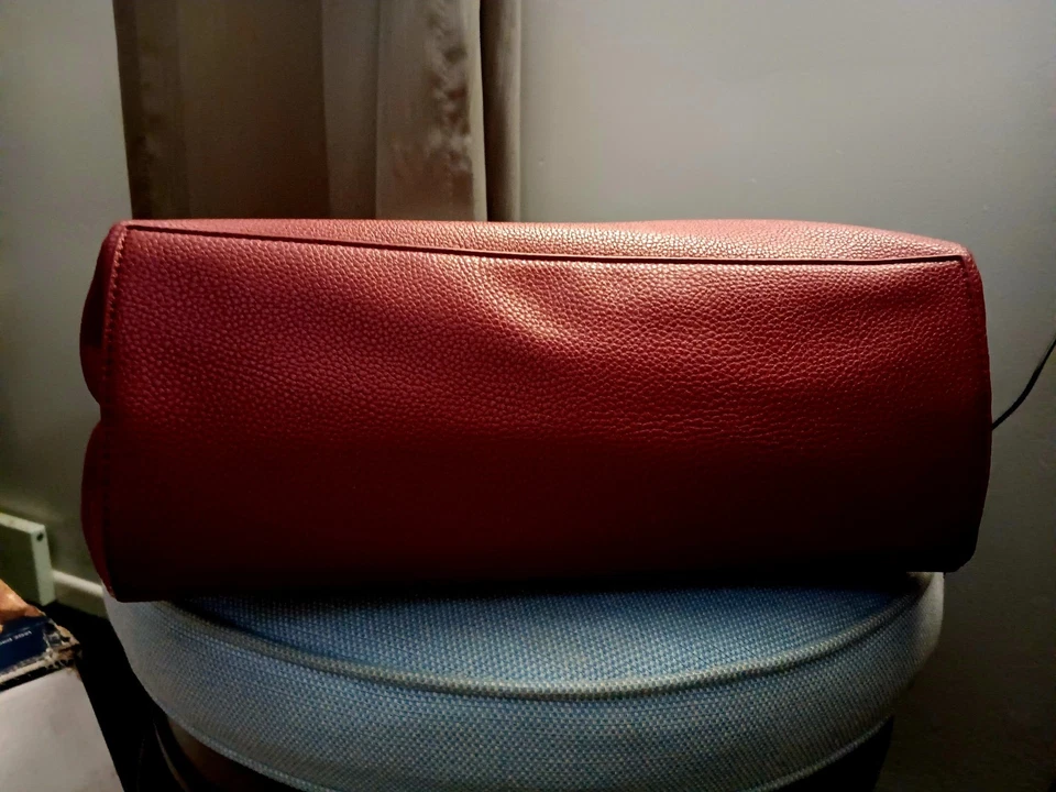 Tommy Hilfiger Burgundy Pebble Handbag Gold Tone Logo Hardware Purse - Image 3 of 4