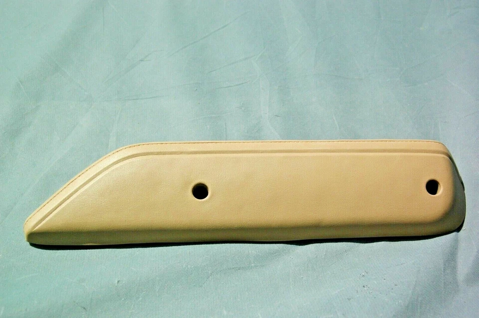 Reposabrazos de panel de puerta Fairlady 1980-1983 Datsun 280ZX diestro OEM (bronceado) Foto 4 de 4