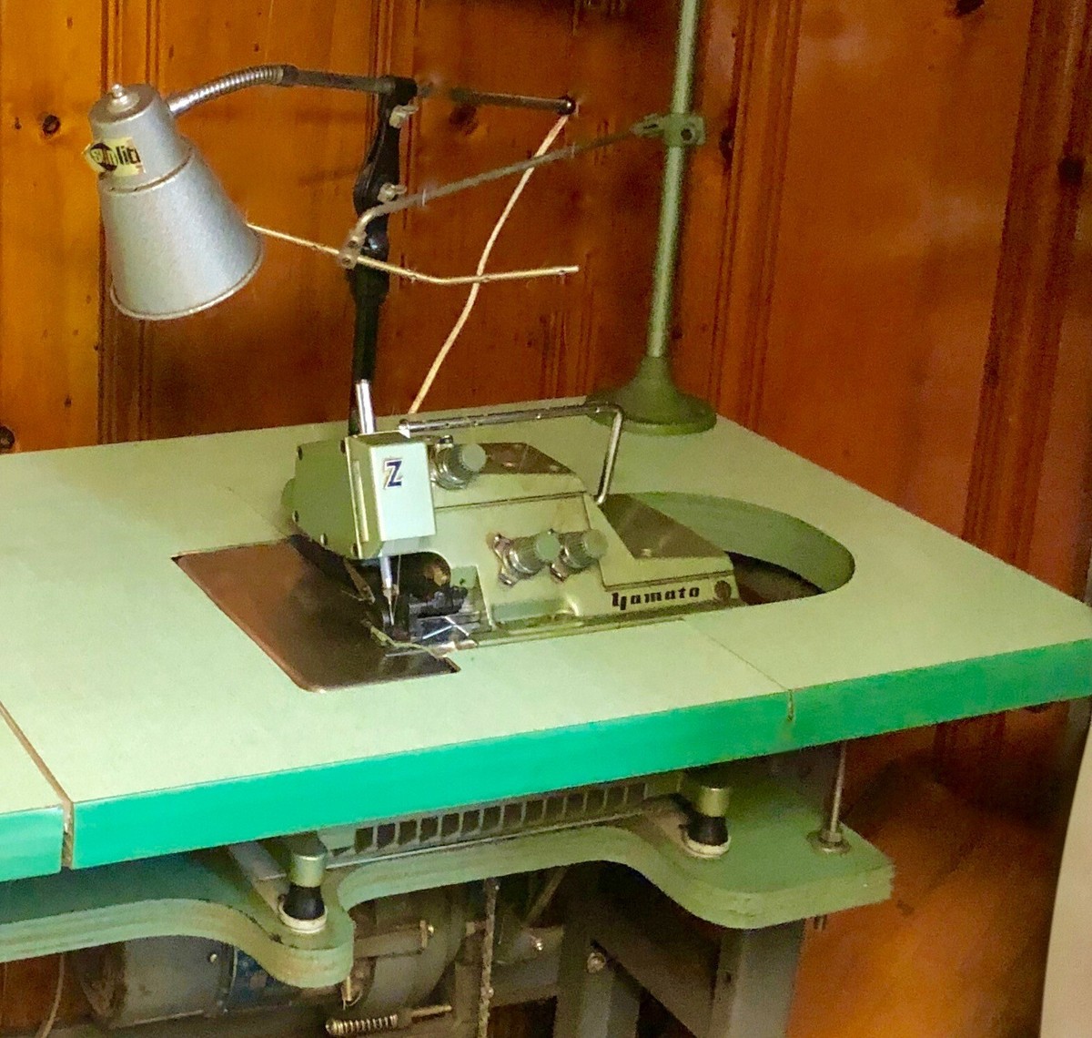 YAMATO DCZ-503-D3 Vintage Industrial Thread Overlocking Pearl Edge