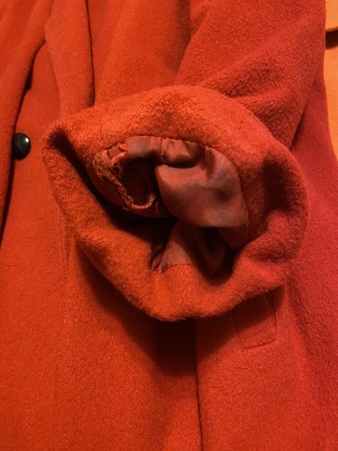 VNTG Full Length Women’s Red Wool Coat With Black Velvet Collar Made in USA Sz24 - Picture 17 of 17