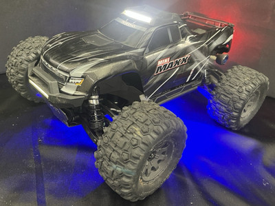 Traxxas Mini Max RC w/ Remote & Batteries  (E90006302)
